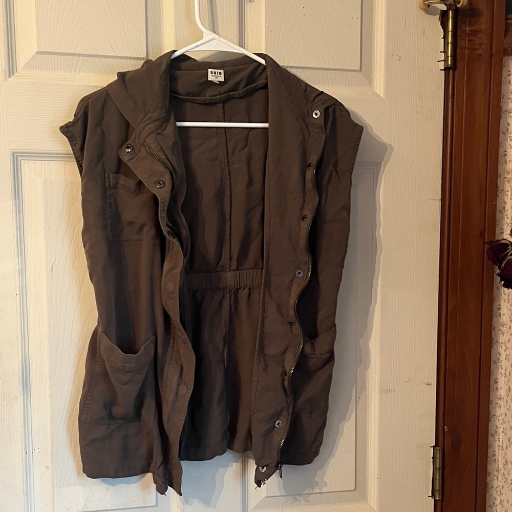 UNIQ Sleeveless Utility Jacket in Olive Green/Brown